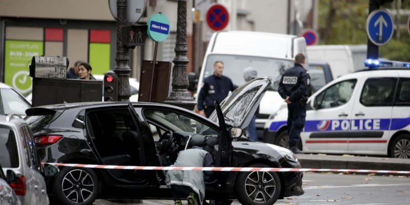 Clio noire 18ème attentats de Paris