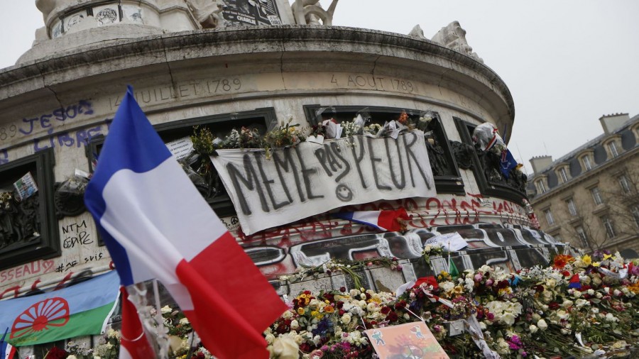 2015, rassemblement Place de la République après les attentats contre Charlie Hebdo