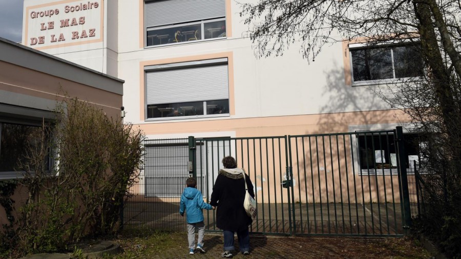 L'ancien directeur d'école Romain Farina, suspecté de viols et d'agressions sexuelles sur des élèves, s'est suicidé en prison.