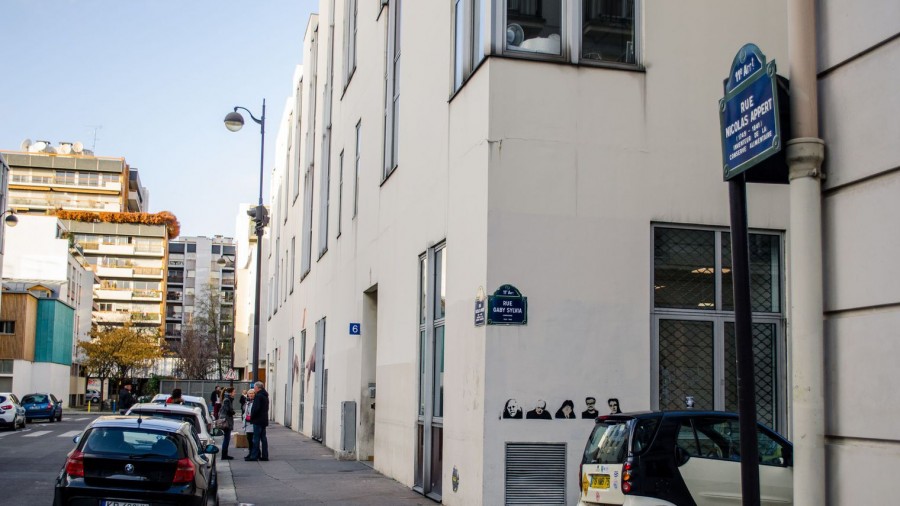 Une vue des anciens locaux de Charlie Hebdo, rue Nicolas-Appert dans le 11ème arrondissement de Paris