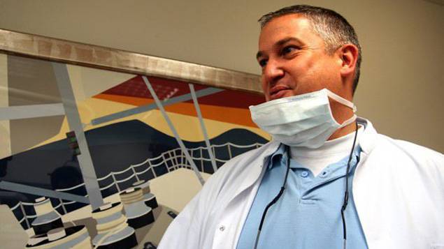 Mark Van Nierop, le dentiste de l'horreur, a été condamné à 8 ans de prison pour avoir mutilé une cinquantaine de patients