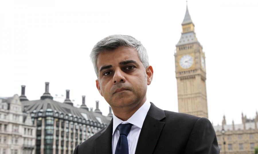 Sadiq Khan est devenu vendredi le nouveau maire de Londres et le premier musulman à accéder à la mairie d'une capitale d'Europe occidentale
