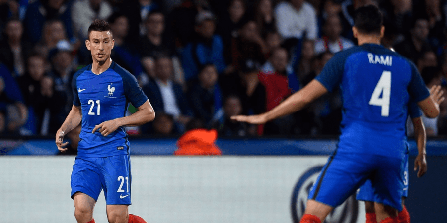 L'équipe de France s'est qualifiée pour les 1/4 de finale de l'Euro 2016 grâce à sa victoire 2-1 contre l'Eire. Mais la défense française inquiète encore.