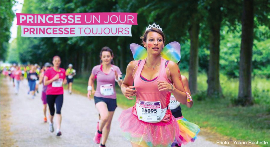 La course des princesses, organisée depuis 2012 au Château de Versailles, a connu un succès retentissants dimanche 19 juin avec 30 000 participants.