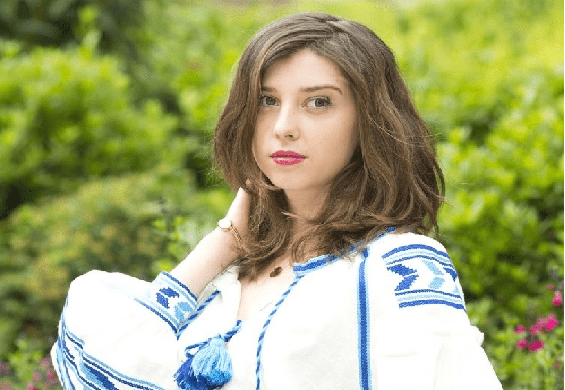 La marque Brave&Naïve confectionne des blouses et des robes en lin brodées alliant tradition ukrainienne et style bohème-chic.