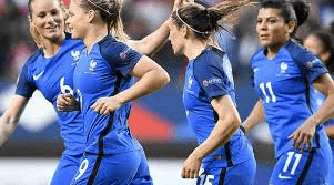 L'équipe de France féminine de football a battu la Colombie 4-0 dans la nuit de mercredi à jeudi.