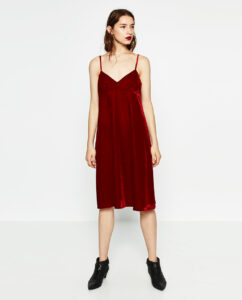 Zara, robe en velours, 39.95€