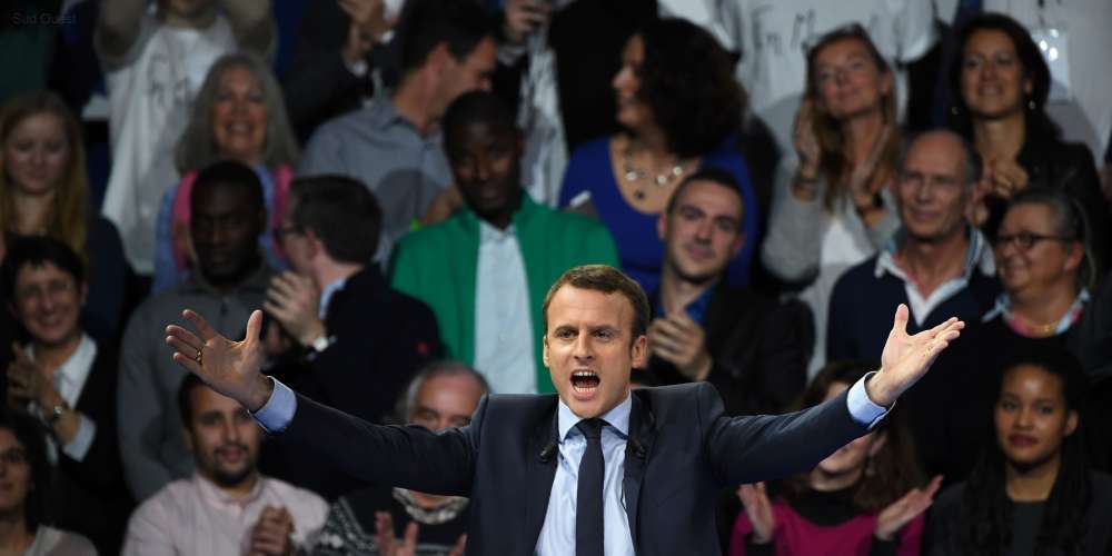 Emmanuel Macron lors d'un meeting porte de Versailles, le 10 décembre.