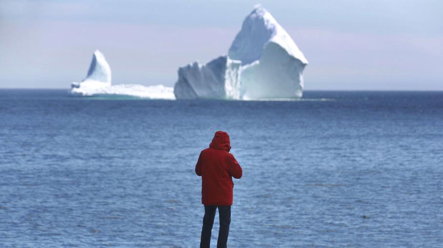 Canada : un iceberg de 46 mètres de haut coincé près des côtes