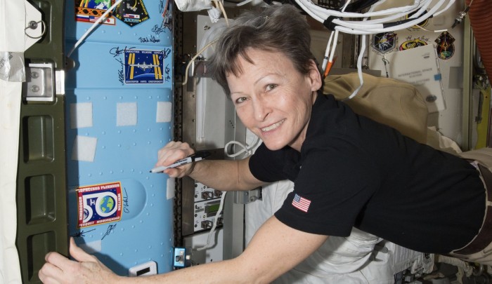 Peggy Whitson bat le record de jours passés dans l'espace pour un astronaute américain