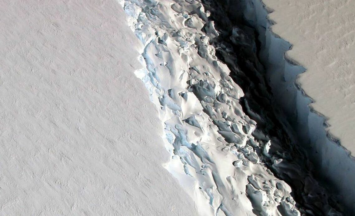 Antarctique : Un iceberg de 5000 km2 menace de se détacher
