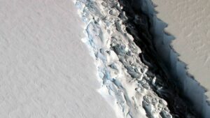 Antarctique : Un iceberg de 5000 km2 menace de se détacher