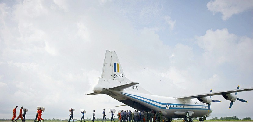 Un avion militaire avec une centaine de personnes à bord disparaît en Birmanie