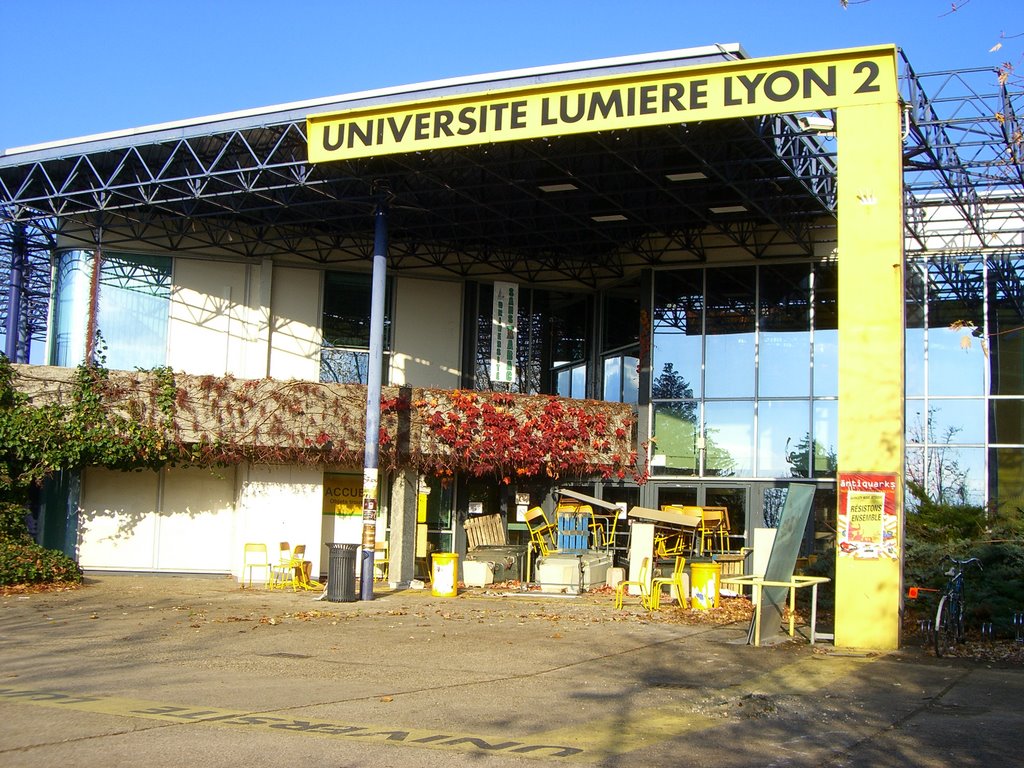 Université Lyon 2 Une face fantôme pour la repise des cours à Bron