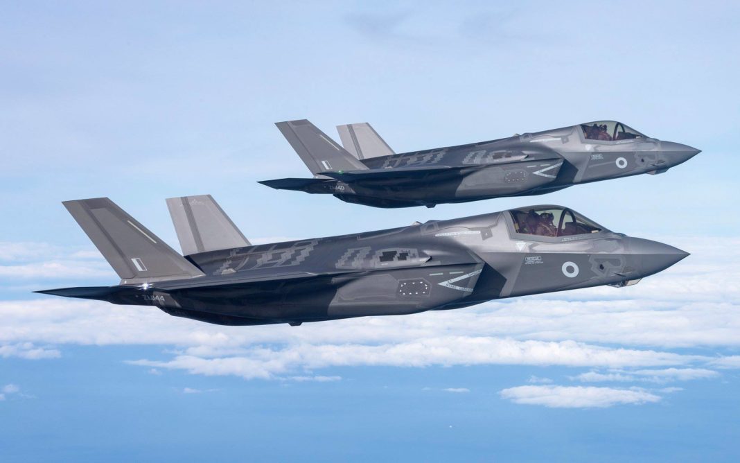 Photo de deux F-35B