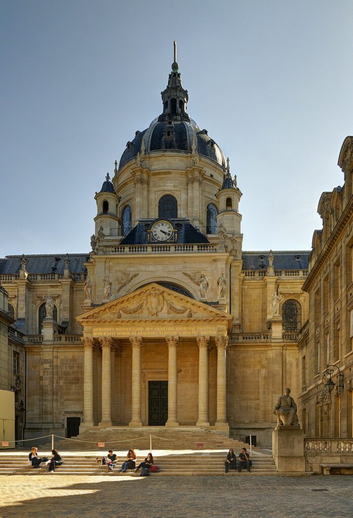 1200pxChapelle_SainteUrsule_de_la_Sorbonne,_Paris_001 VL Média