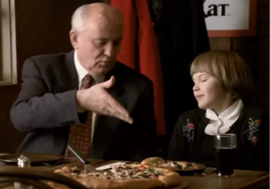 pub Pizza Hut Louis Vuitton MIKHAÏL GORBATCHEV URSS Russie mort