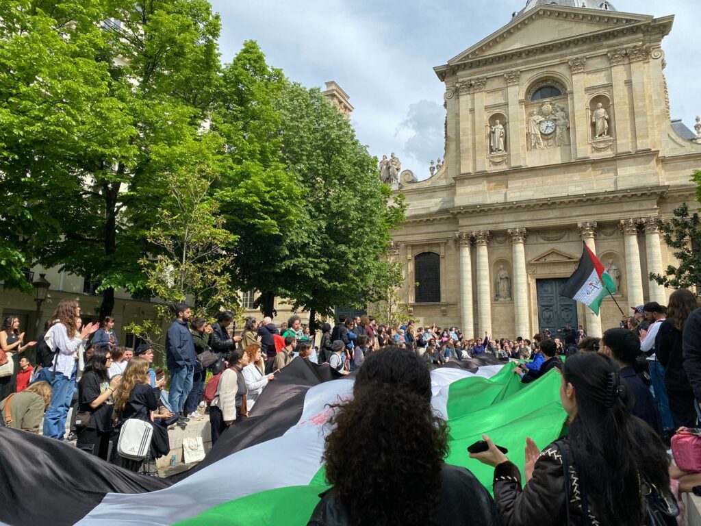 manifestation pro-palestine à la Sorbonne 