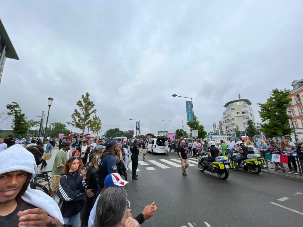 foule à Saint-Denis