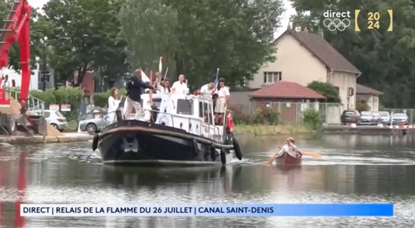 La flamme sur le Canal Saint-Denis