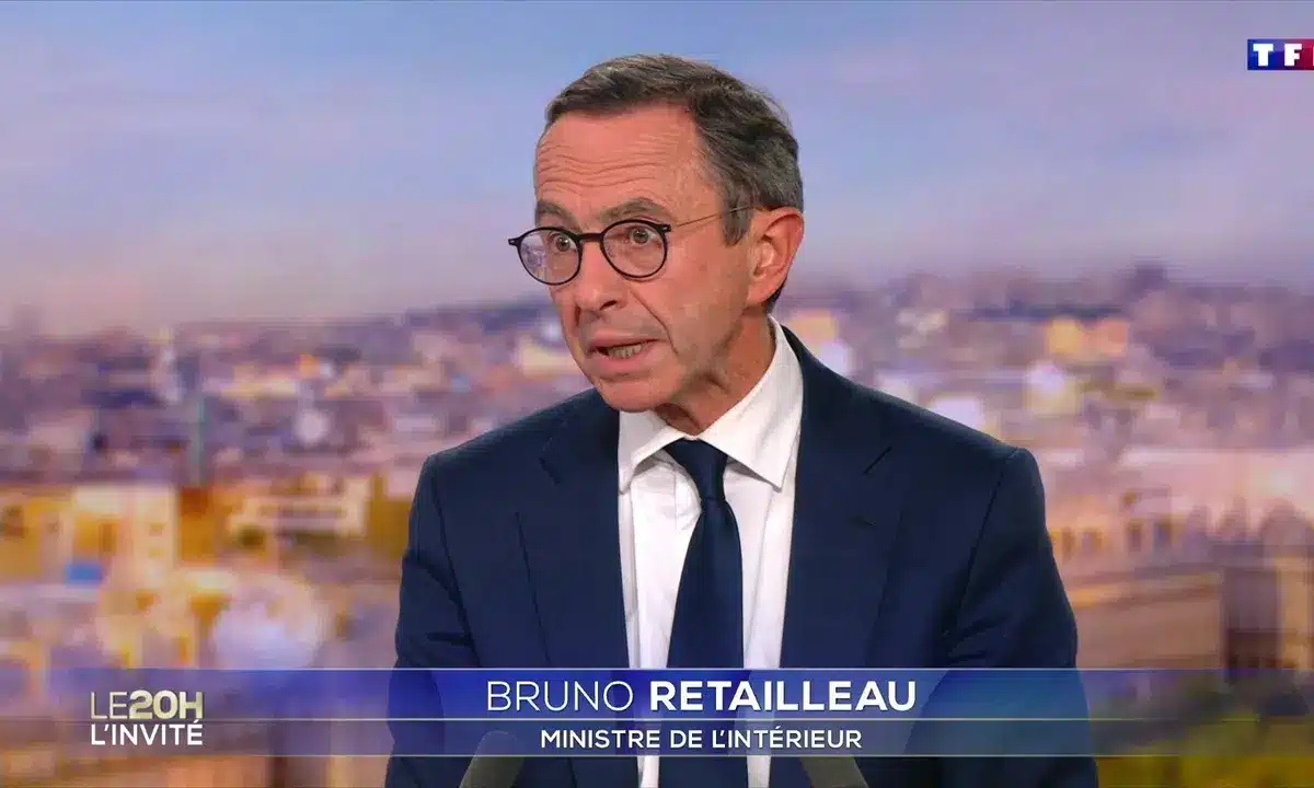 Qui est Bruno Retailleau, ministre accusé de triche dans "Intervilles"