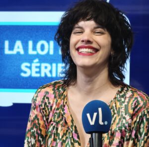 Sarah Manesse (invitée média) | La loi des séries #856 episode artwork