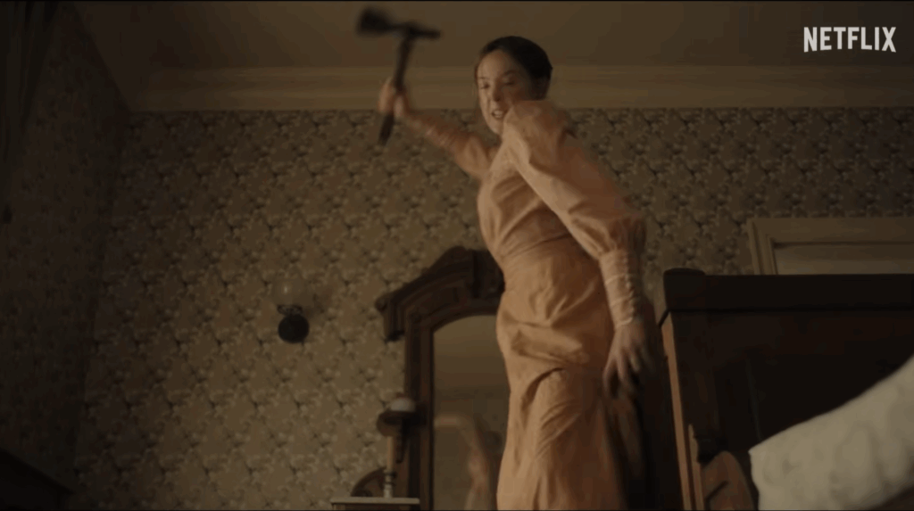 Lizzie Borden tenant une hace dans la bande annonce de la série Monstres sur Netflix